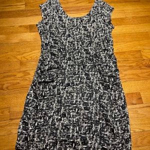 Many belles down woman’s US Size M dress, ribbed along the sides